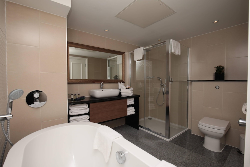 RENAISSANCE LONDON HEATHROW HOTEL 11/46
