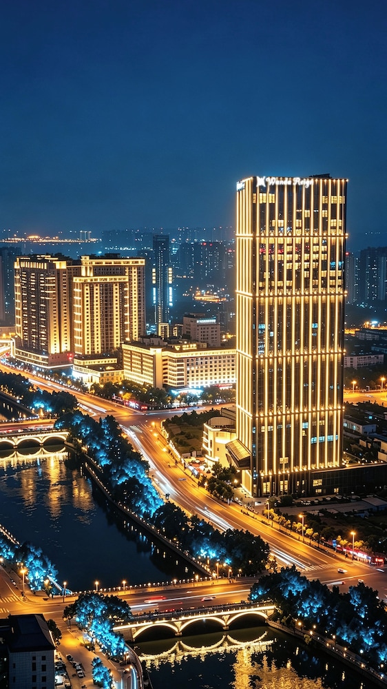 Wanda Reign Chengdu 2/45