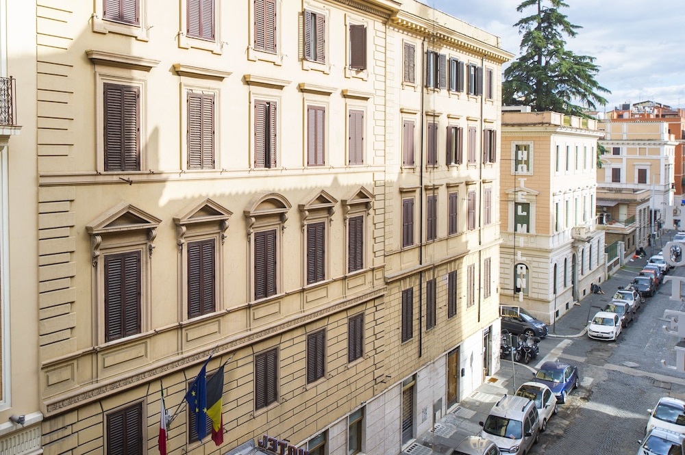 Milani Hotel 3/82