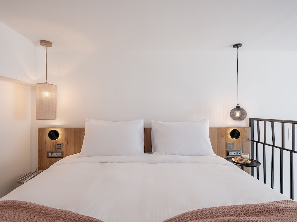 Calla Luxury Seafront Suites 8/50