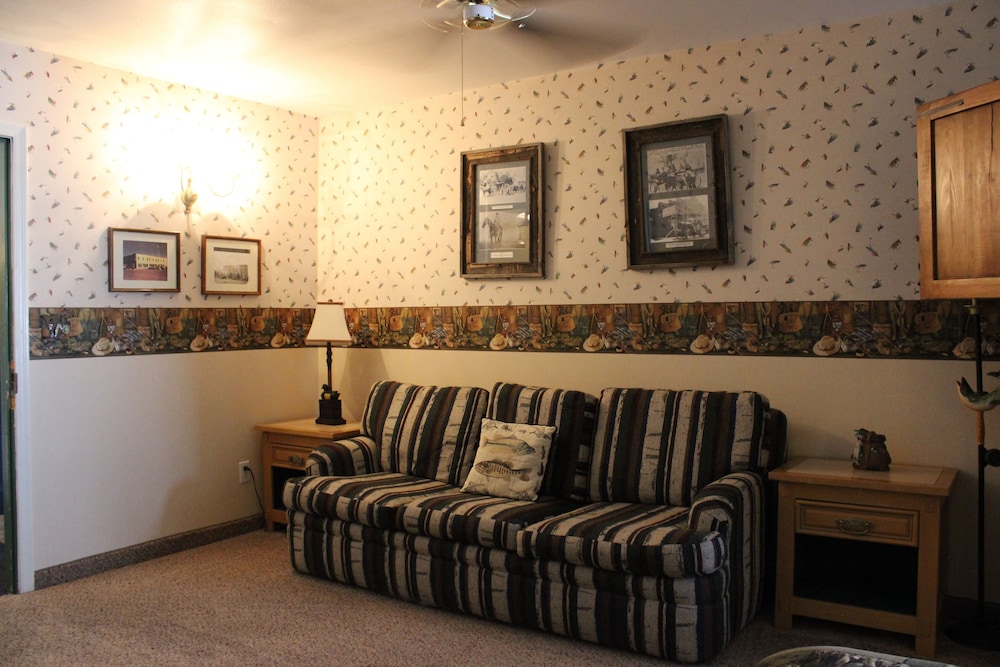 Howard Johnson by Wyndham Springerville 32/50