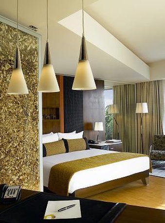 The O Hotel 50/50