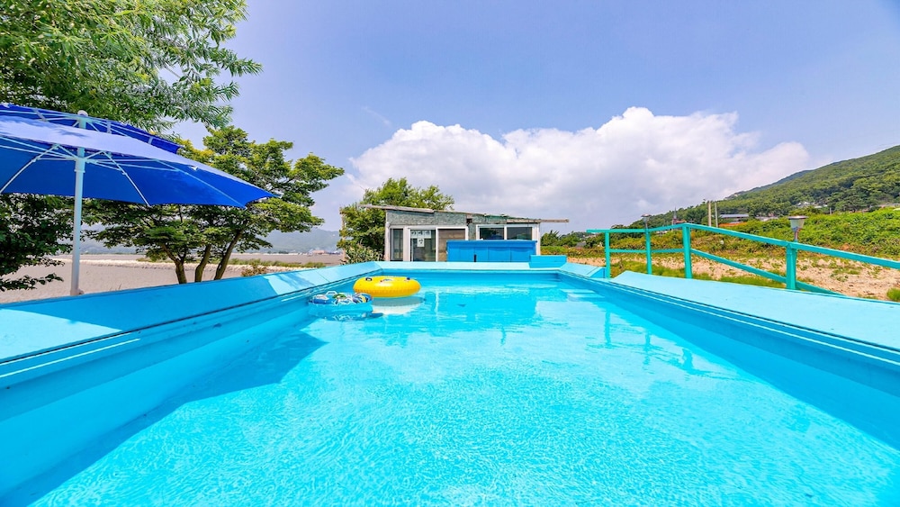 Ganghwa Badatgashimteo Pension 42/50