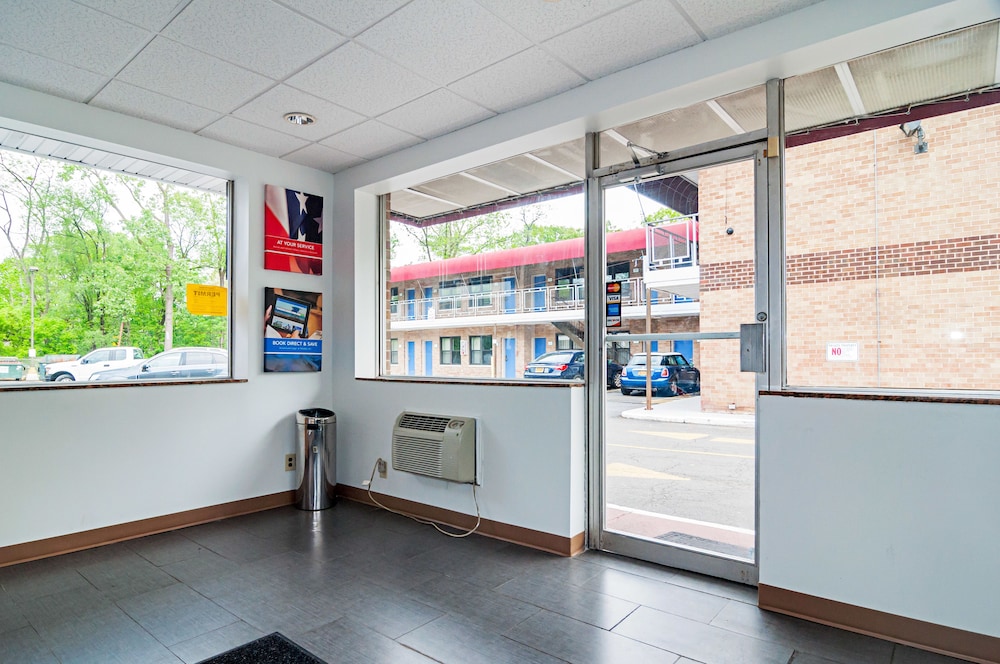 Motel6 Elmsford, NY - White Plains 10/50