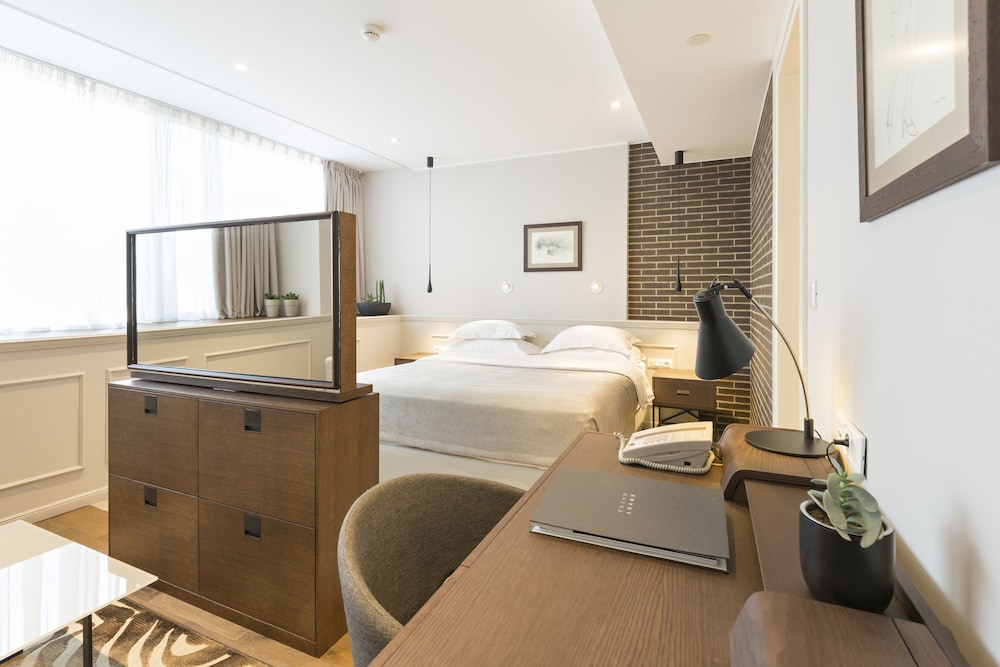 Envoy Hotel Belgrade 22/68