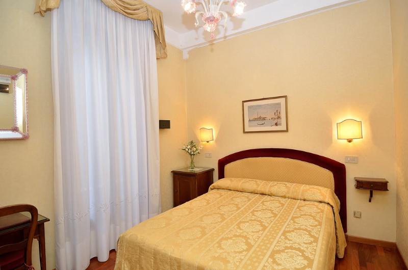 Economy, Double Bed