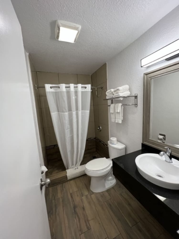 Motel6 Orange, CA - Anaheim 30/33