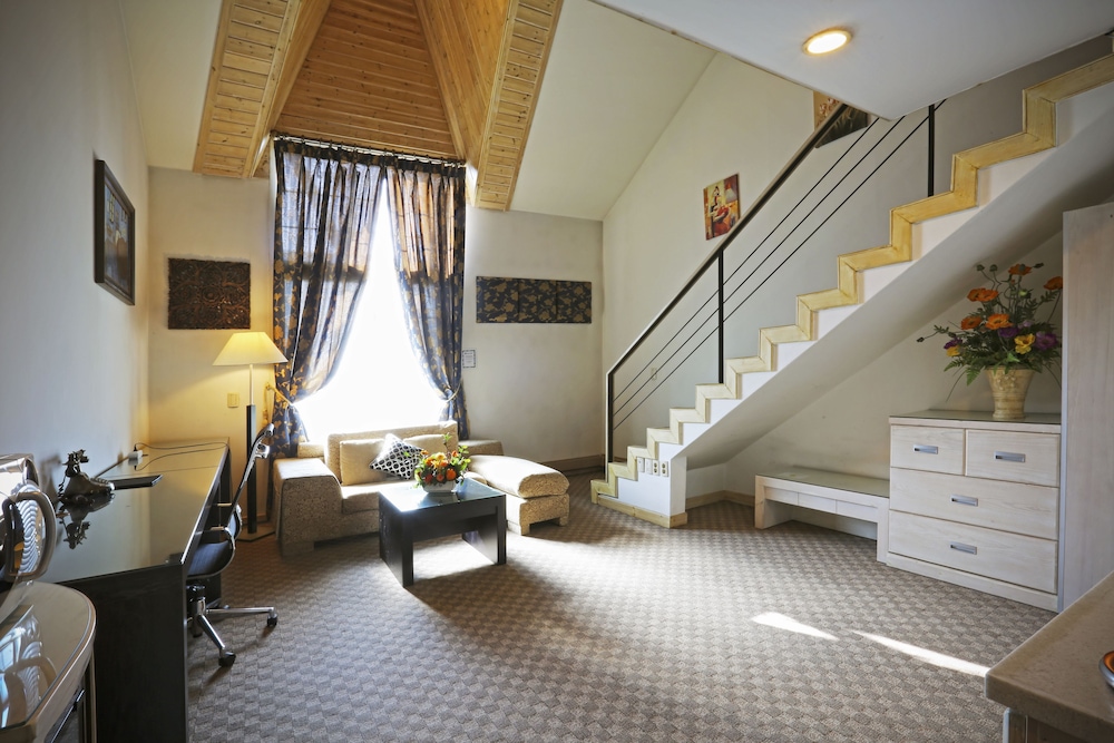 Metro Tourist Hotel 25/31
