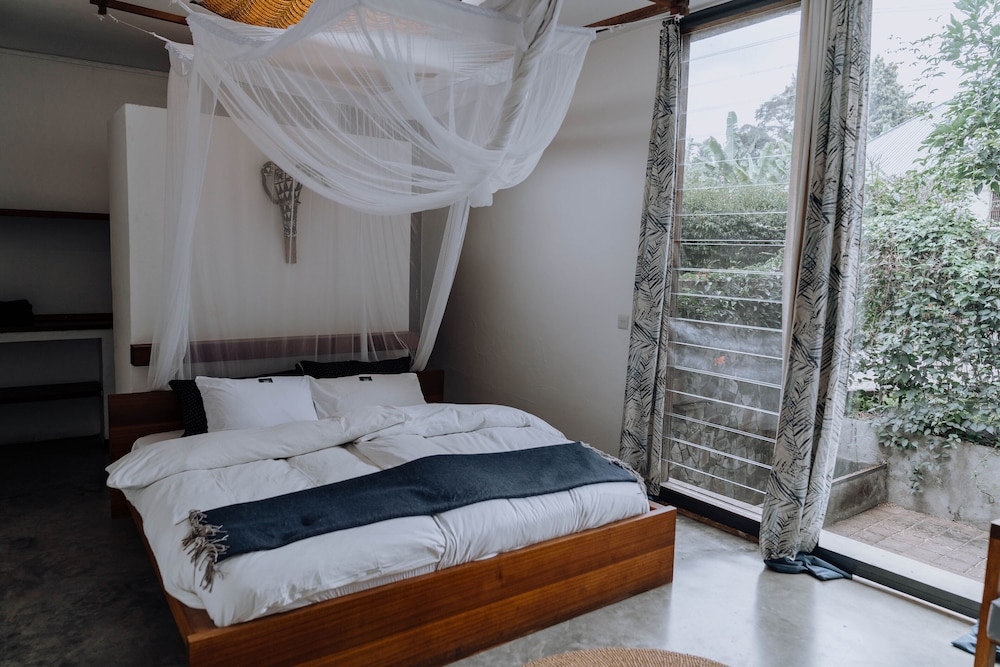 Kaliwa Lodge 11/49