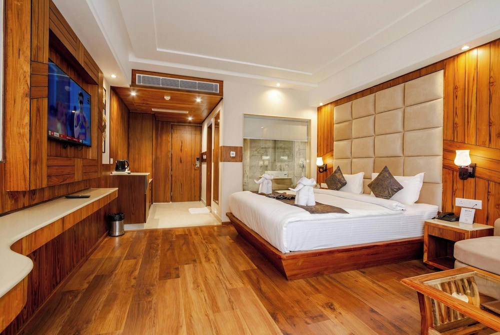 Hotel The Paramont Delhi 10/50