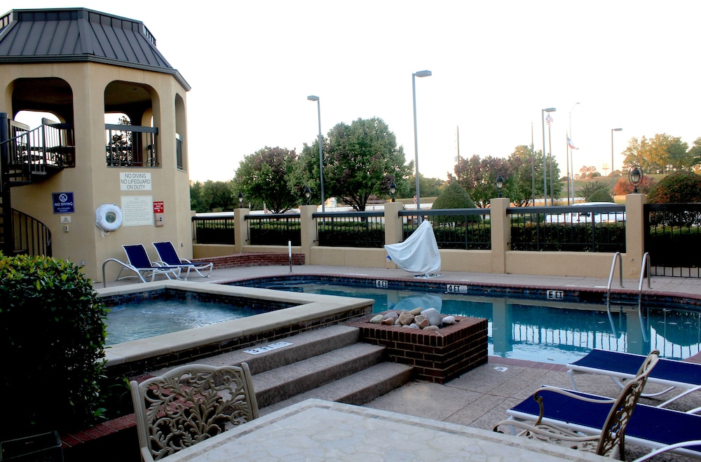 Days Inn By Wyndham Longview South 10/25