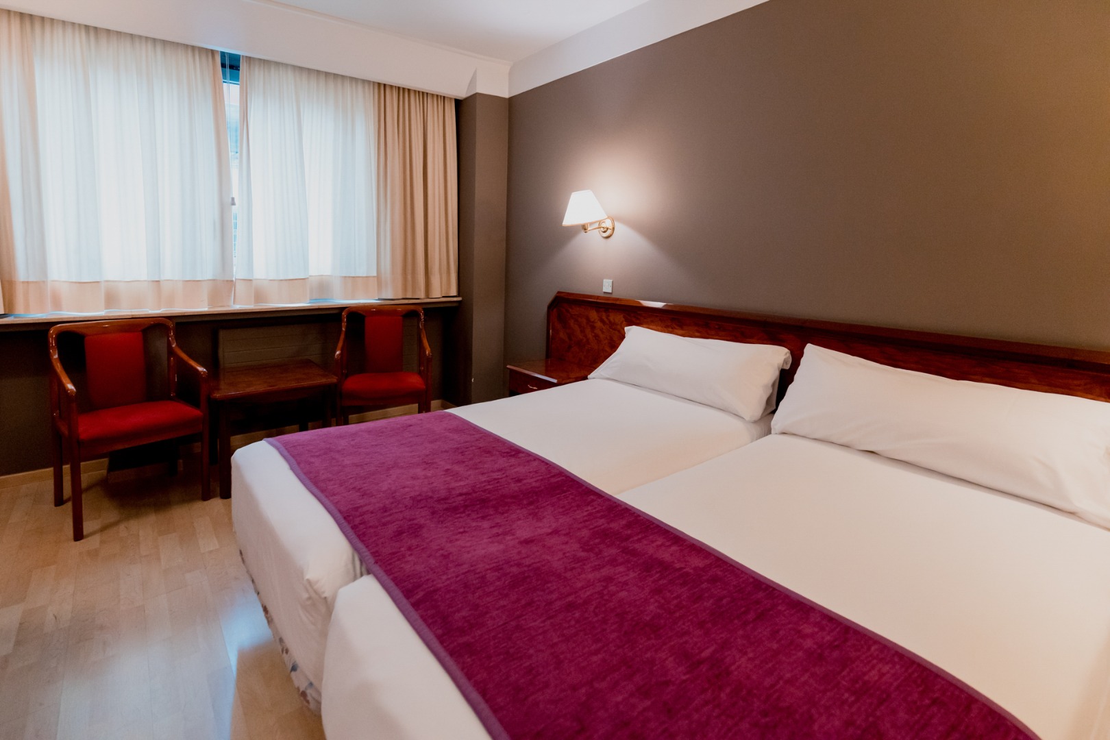 Room, Triple