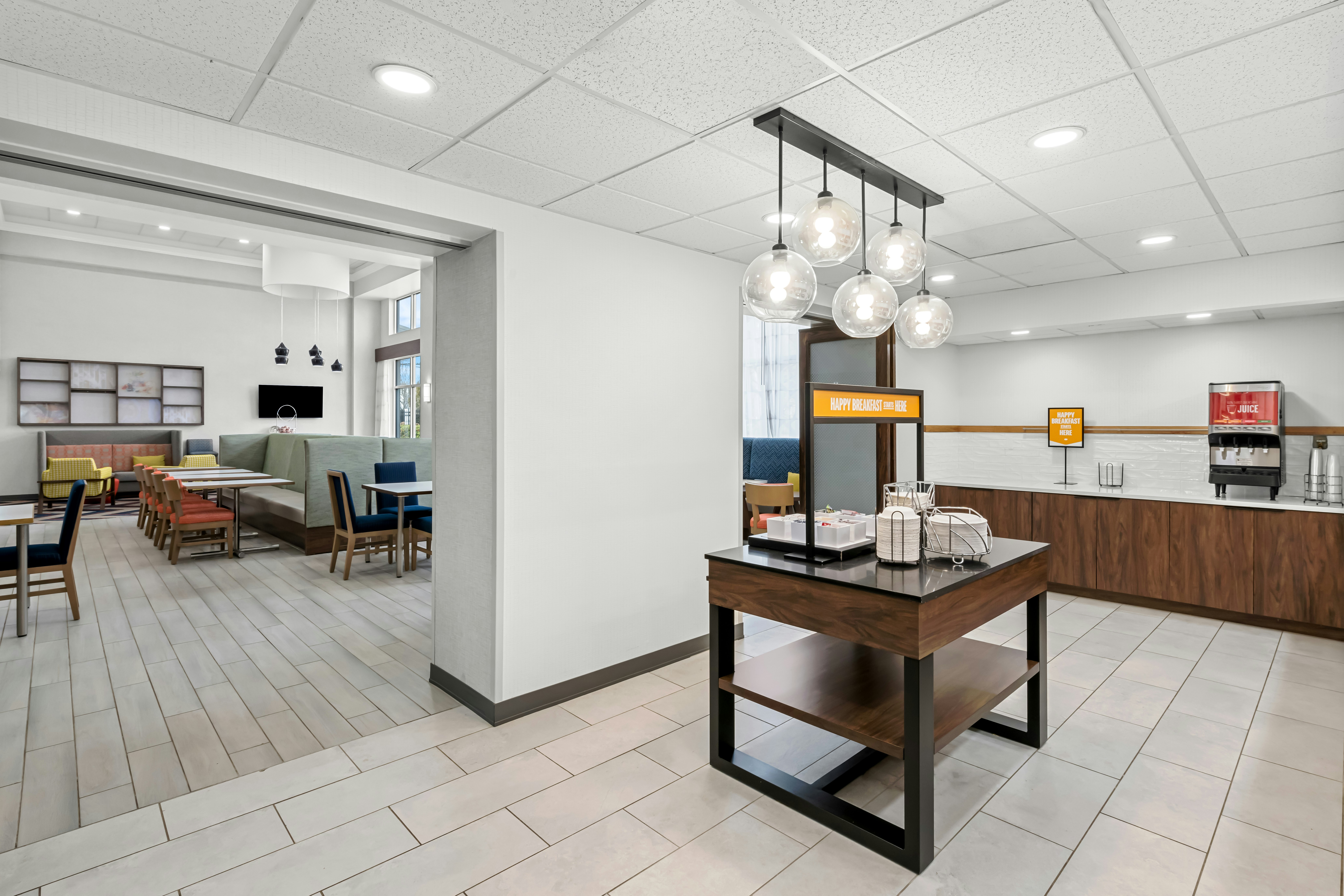 Hampton Inn and Suites Charlotte Airport 8/63