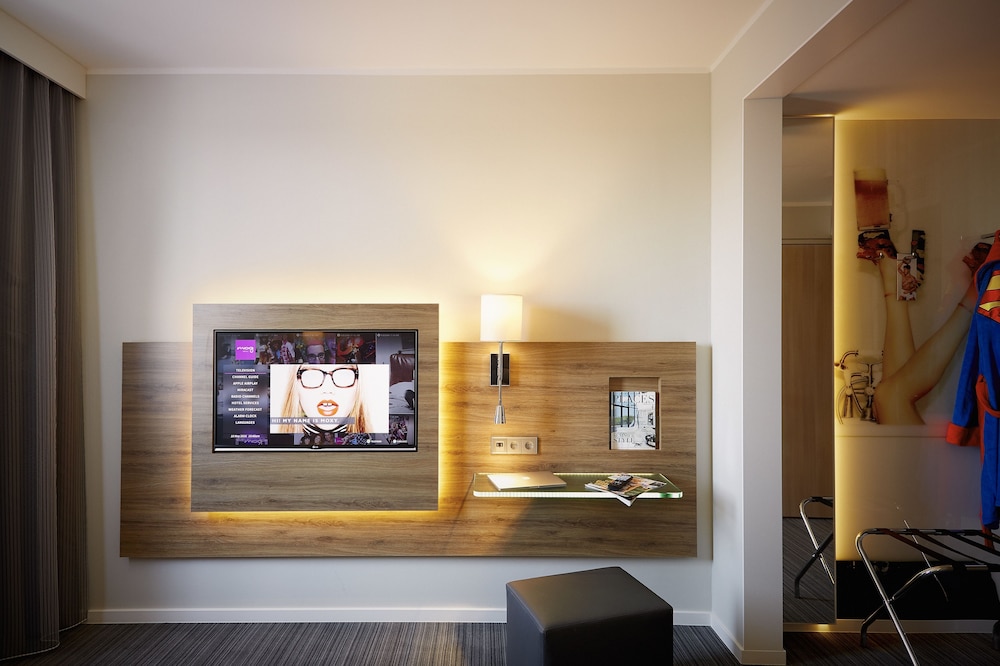 MOXY LONDON HEATHROW AIRPORT 28/39