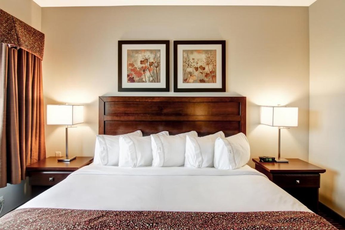 Canalta Hotel Tisdale 8/12