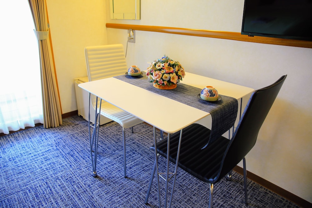 Shinnishiki Hotel 58/68