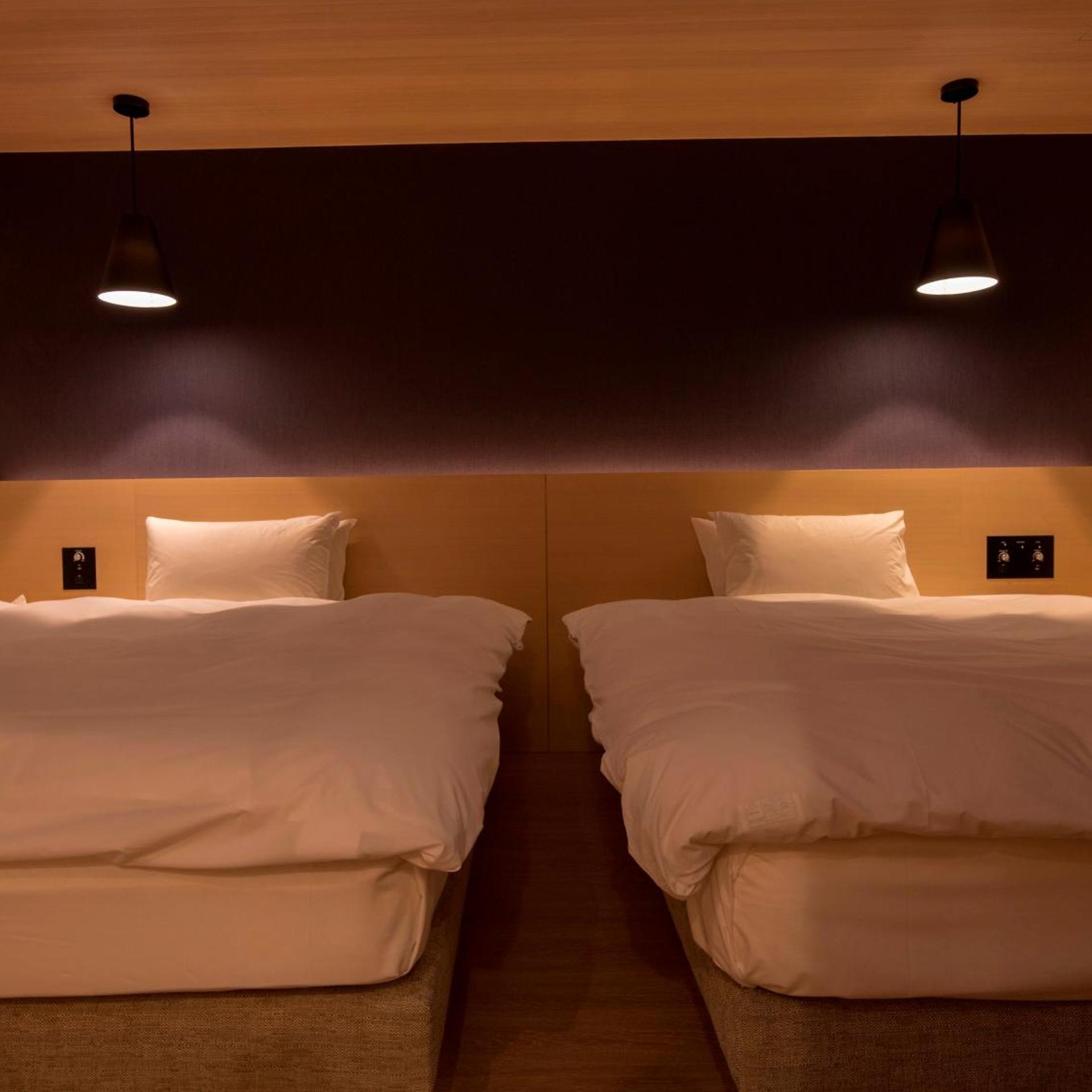 Premier, Twin Beds