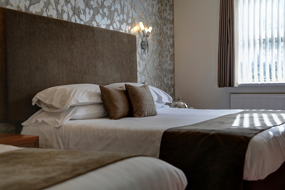 Family, Multiple Beds, CBH Oaklands Hall Hotel 3/4
