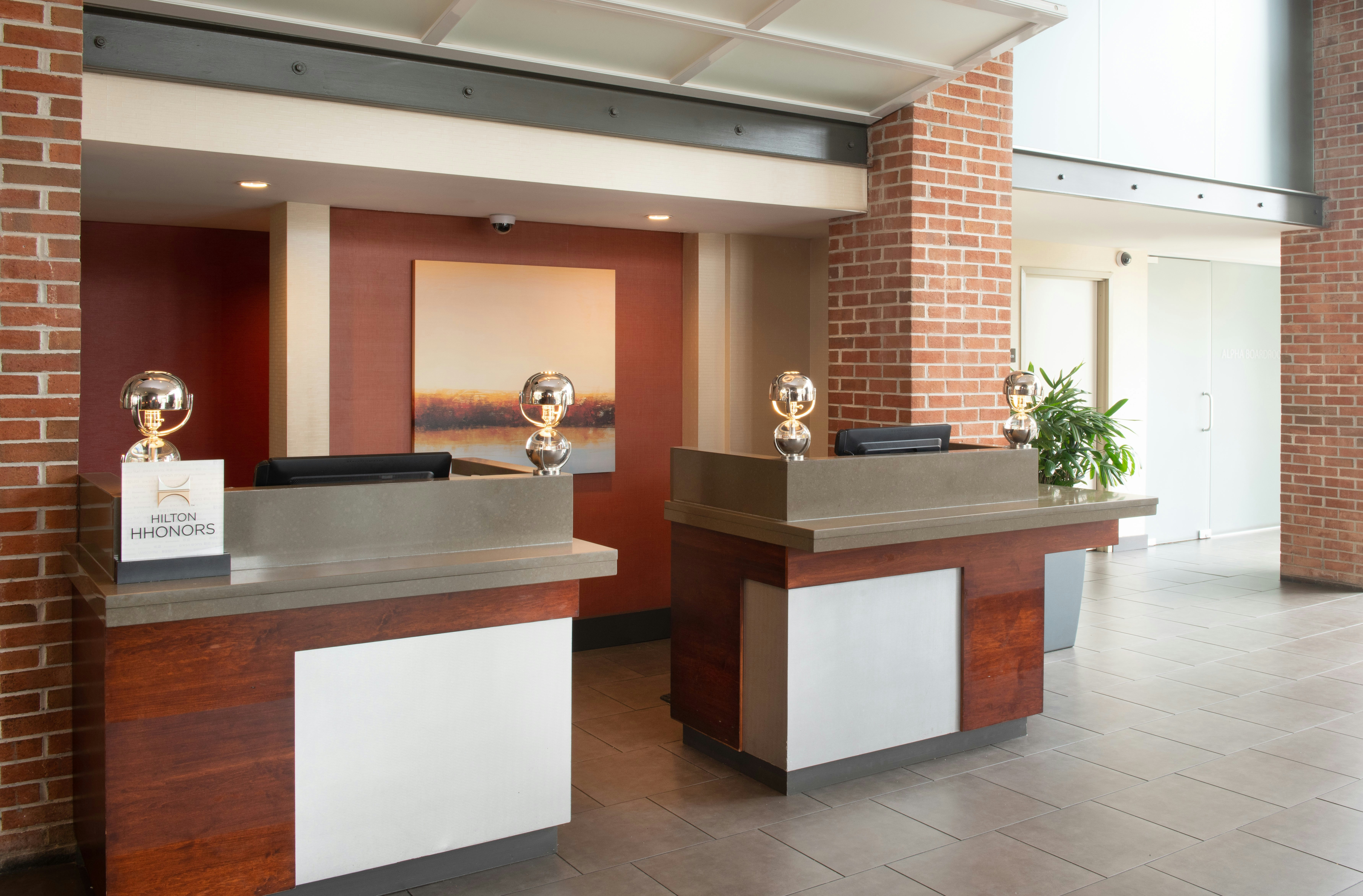 DOUBLETREE BY HILTON HOTEL AND SUITES CHARLESTON AIRPORT 6/60