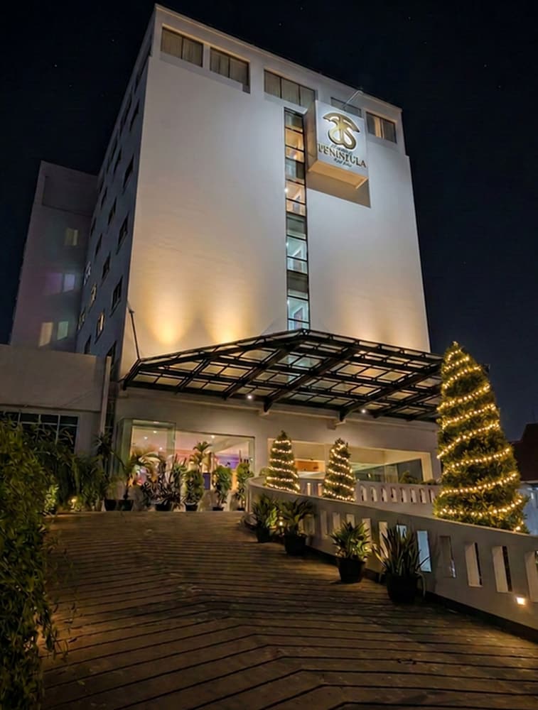 Sintesa Peninsula Hotel 8/60