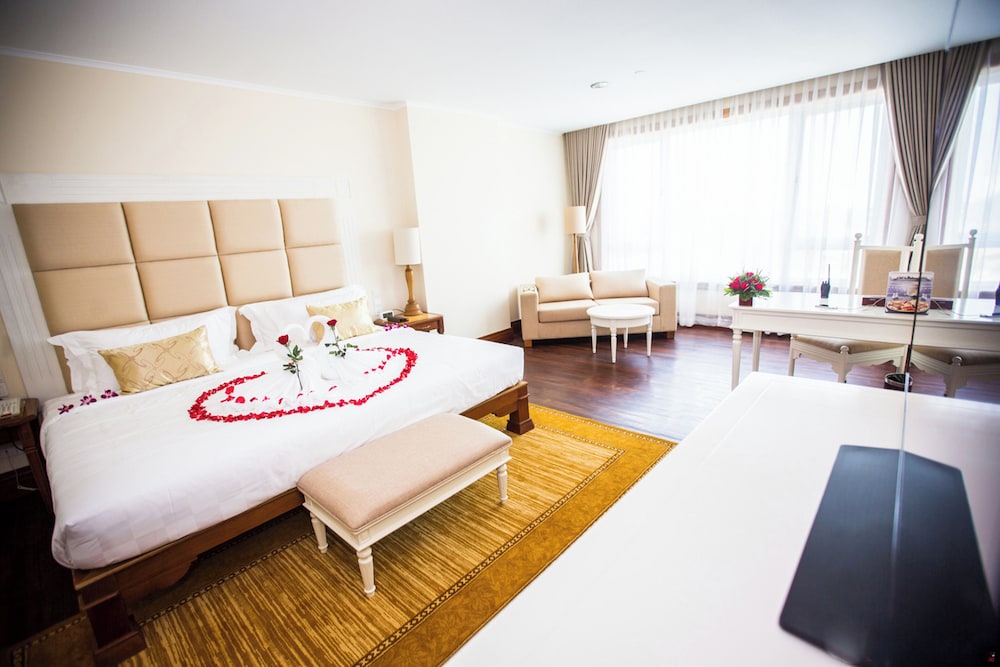 CLUB, SUITE