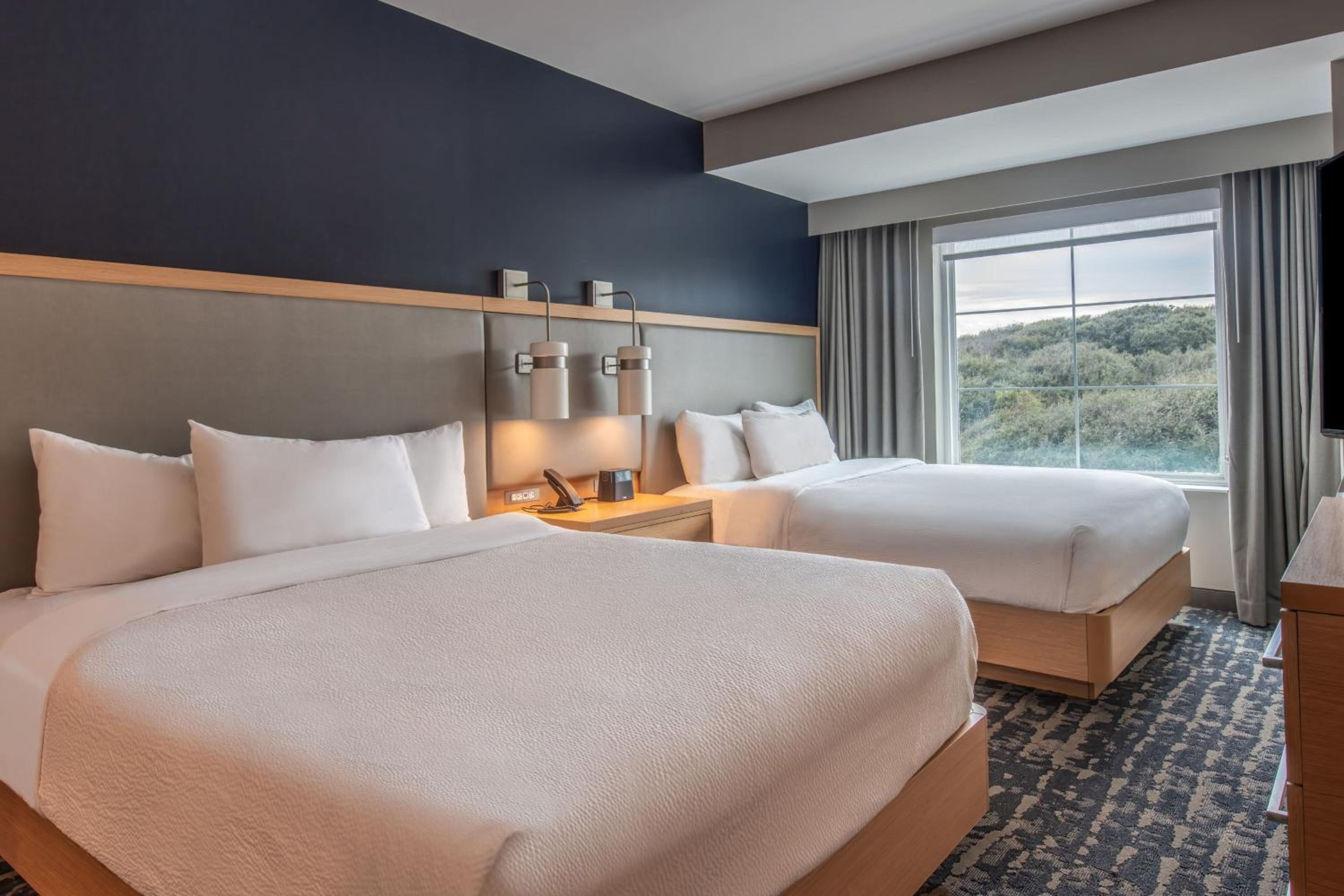 1 Bedroom, Suite, 2 Queen Beds, Island View, Sofa, Balcony