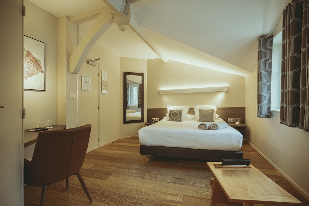 AUBERGE DE CLOCHEMERLE 16/54