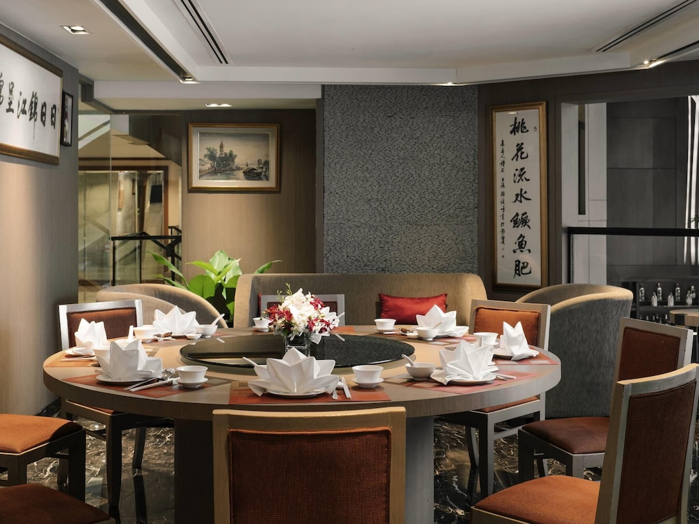 Avani Ratchada Bangkok Hotel 49/67
