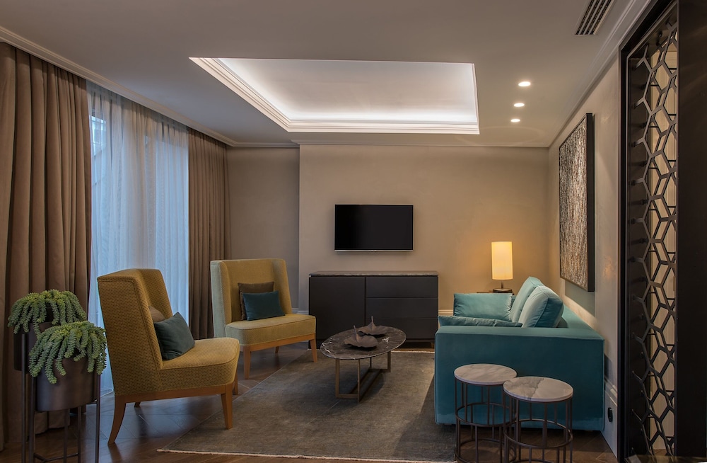 10 Karakoy 34/52