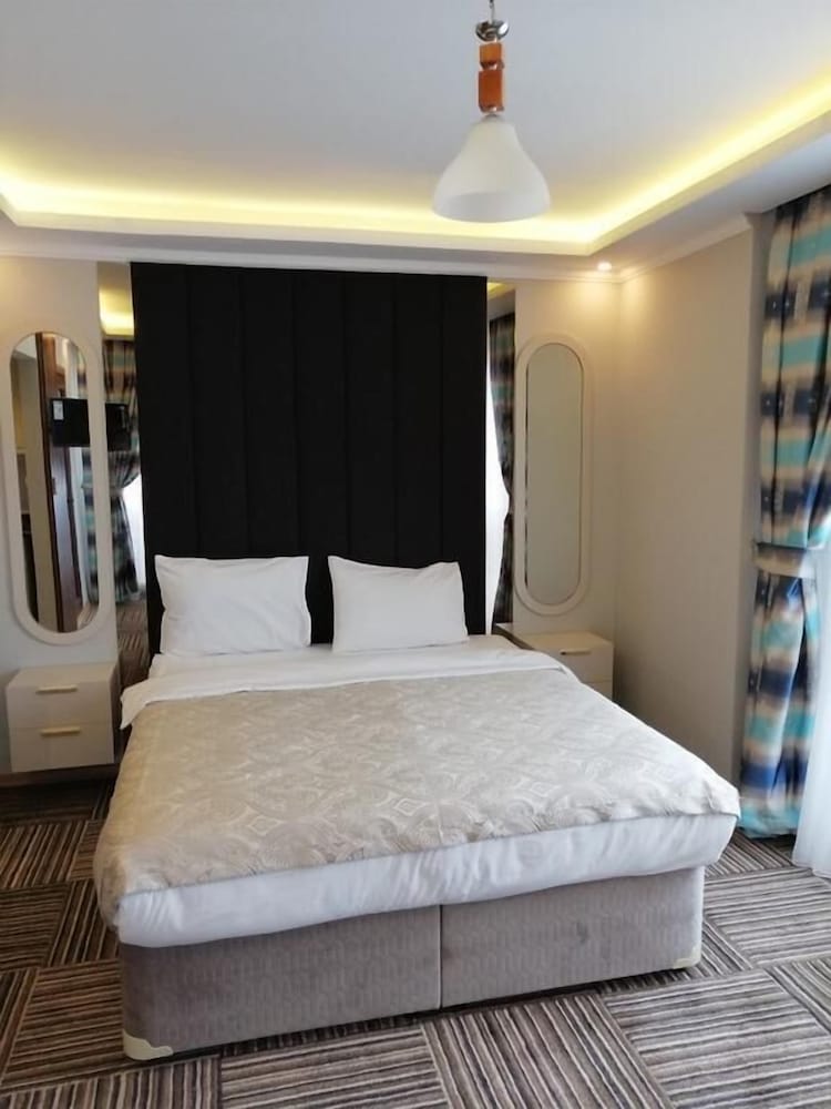 ALYA SUITE HOTEL 29/49