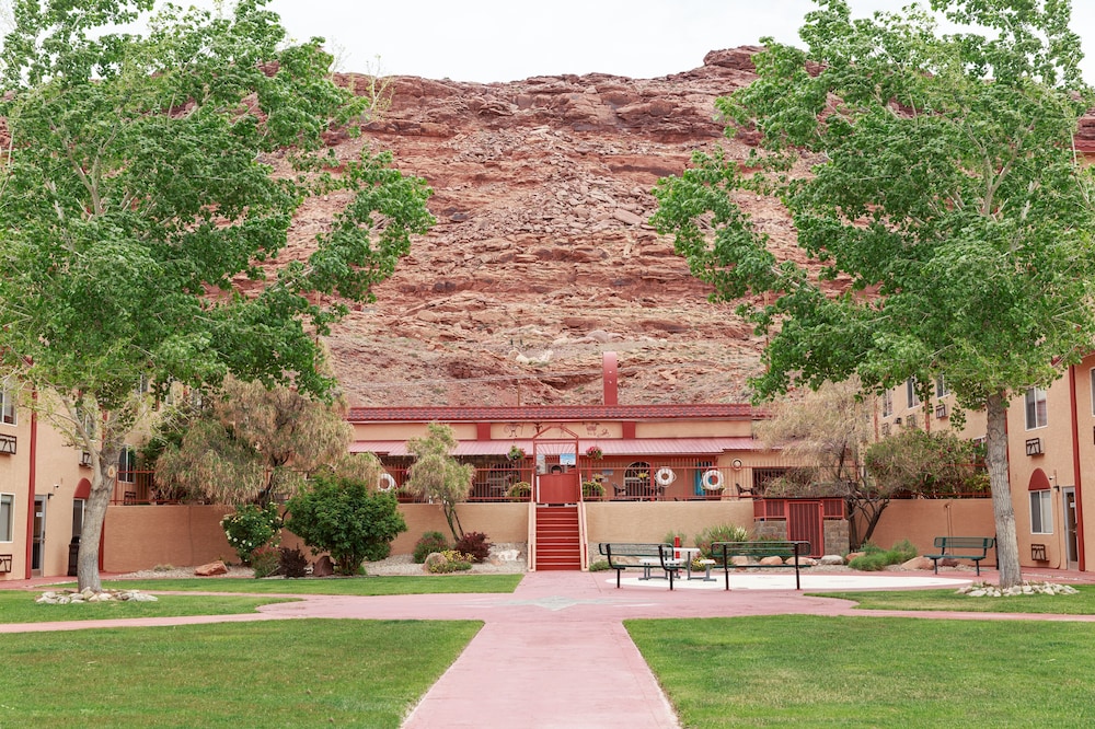 Aarchway Inn 35/45