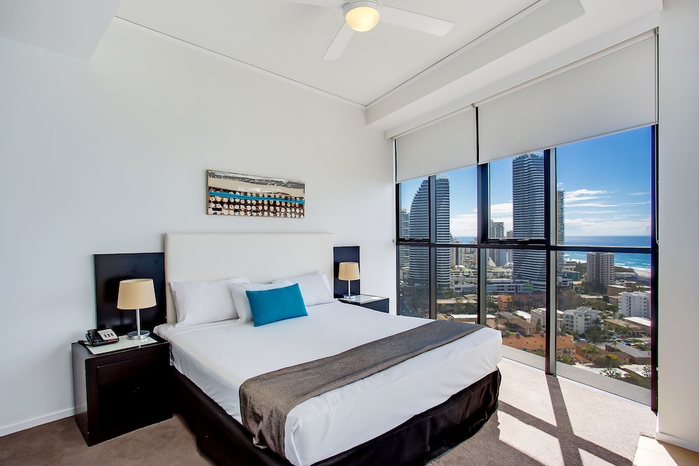 Mantra Sierra Grand Broadbeach 17/73