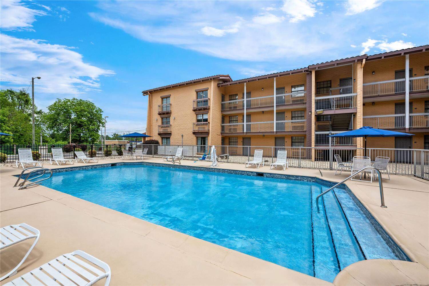 Days Inn By Wyndham Birmingham/West 6/32