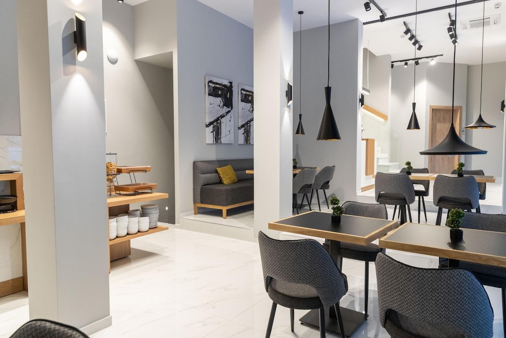 Grand Port Suites Thessaloniki 12/26