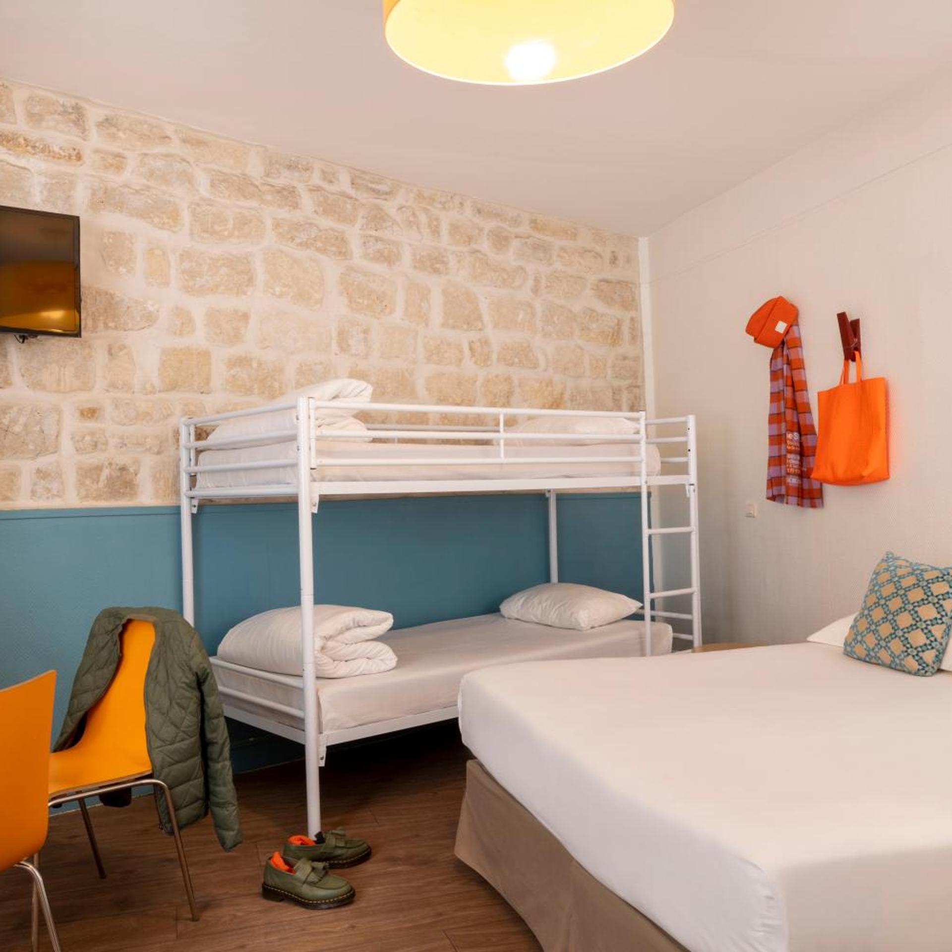 Room, Quadruple