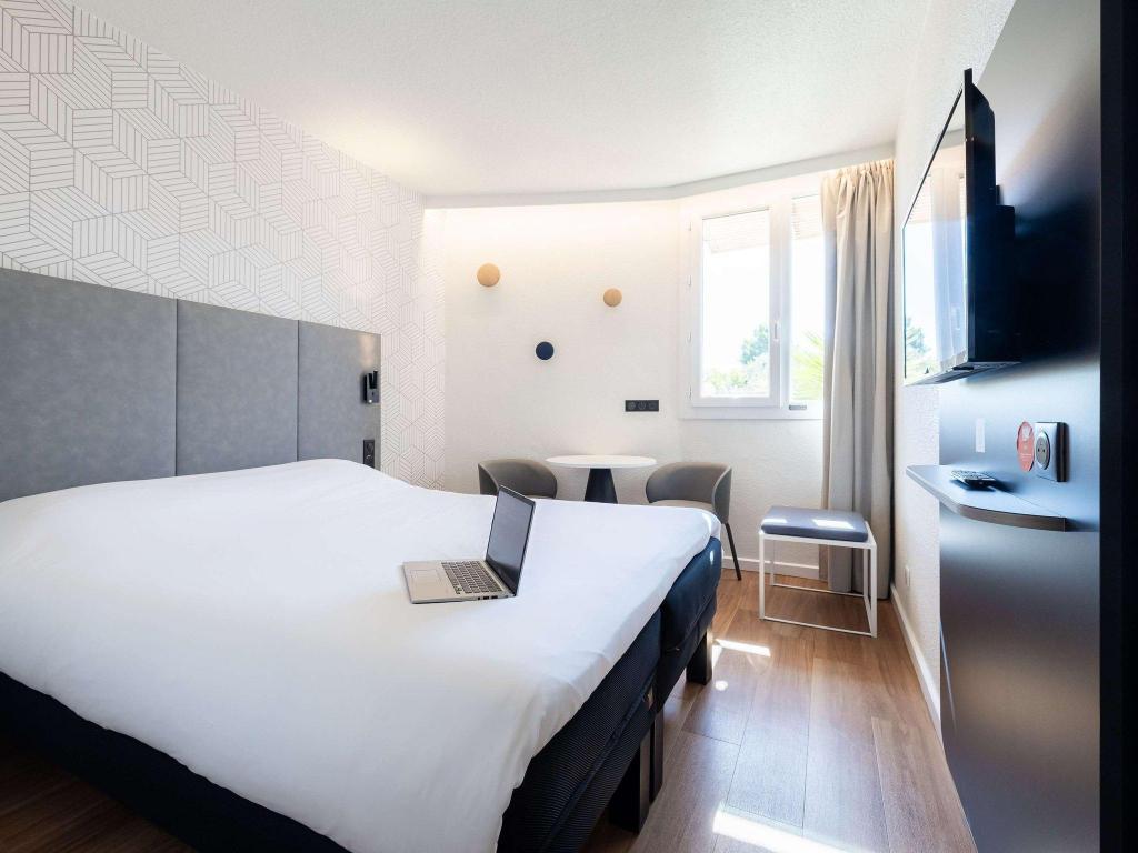 Standard, Double Bed