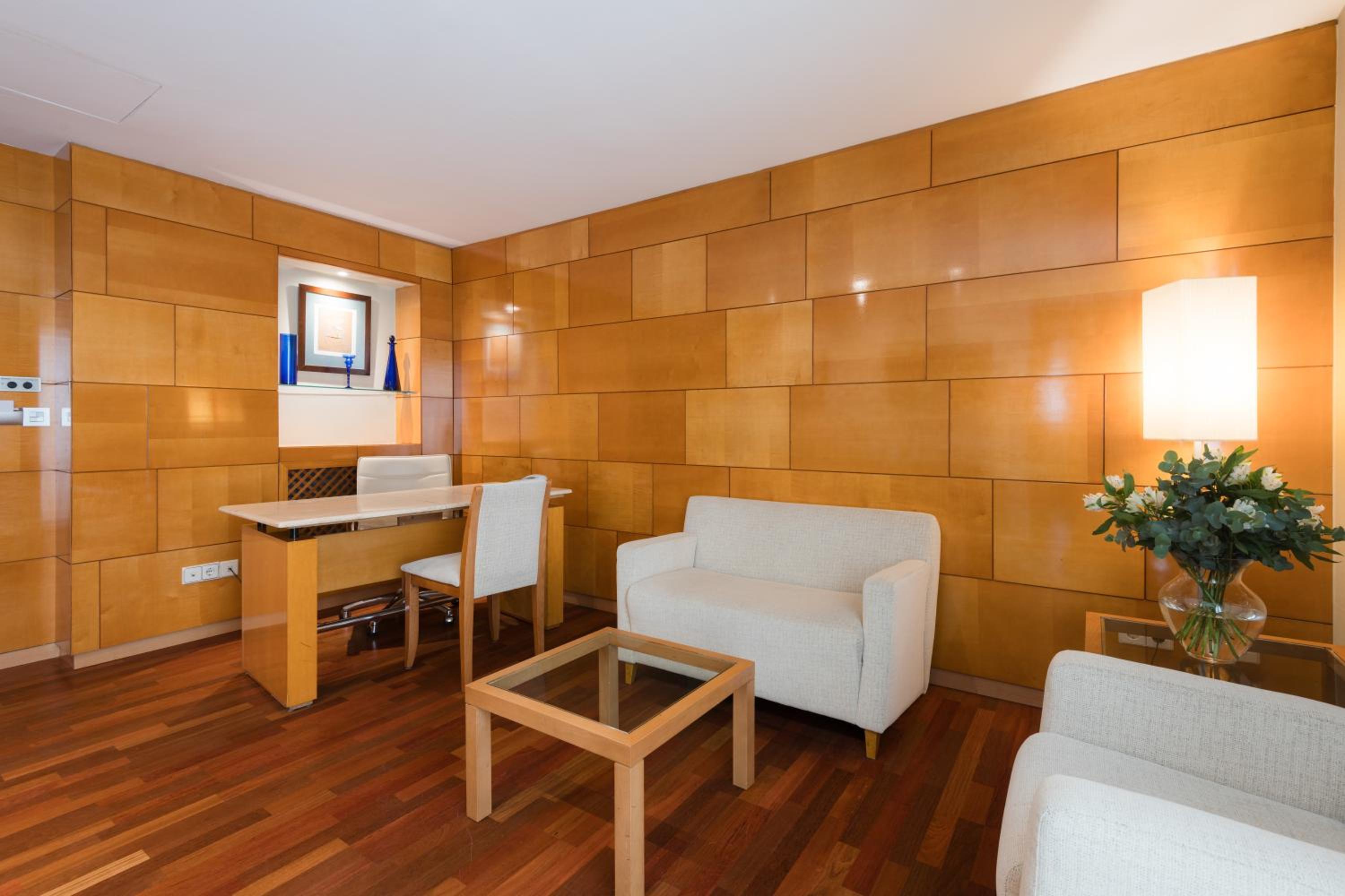 جناح جونيور، Hotel Ciudad de Valladolid 7/10