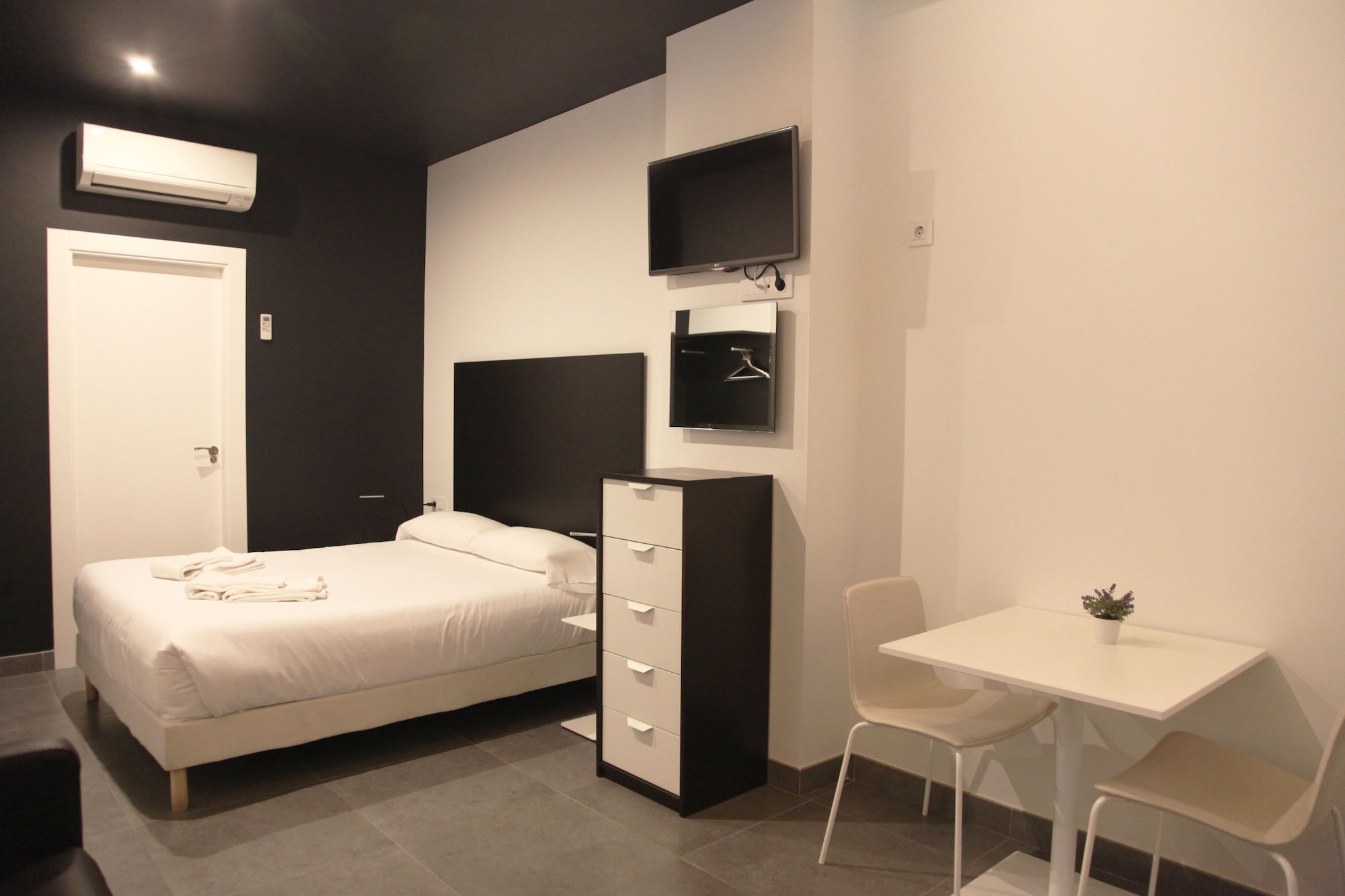 لوفت بسرير كوين مع أريكة بمطبخ، Soho Valencia 3/6