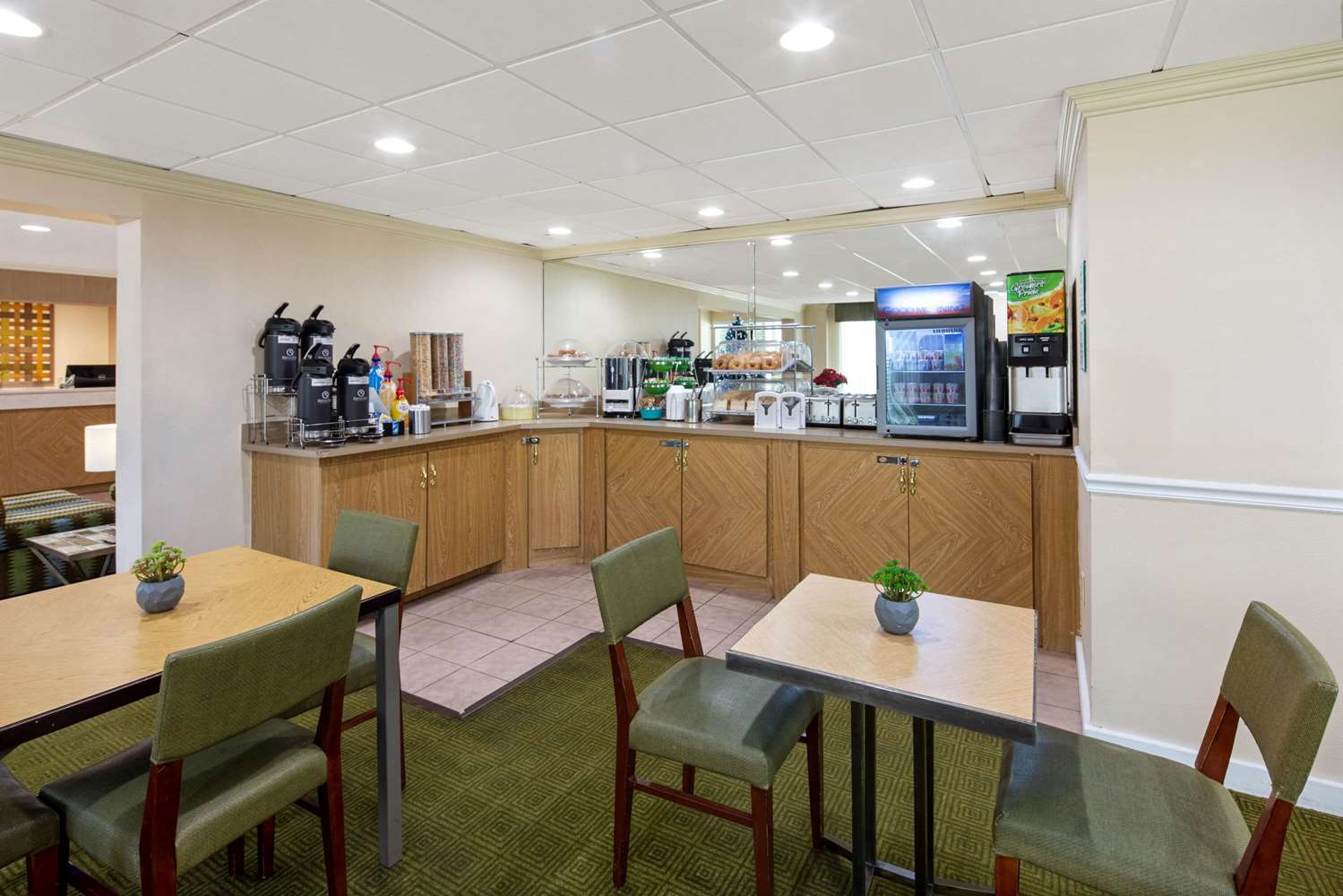 La Quinta Inn & Suites by Wyndham Sawgrass 44/55