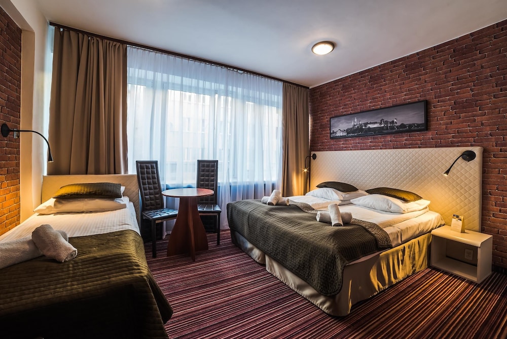 Delta Hotel 17/50