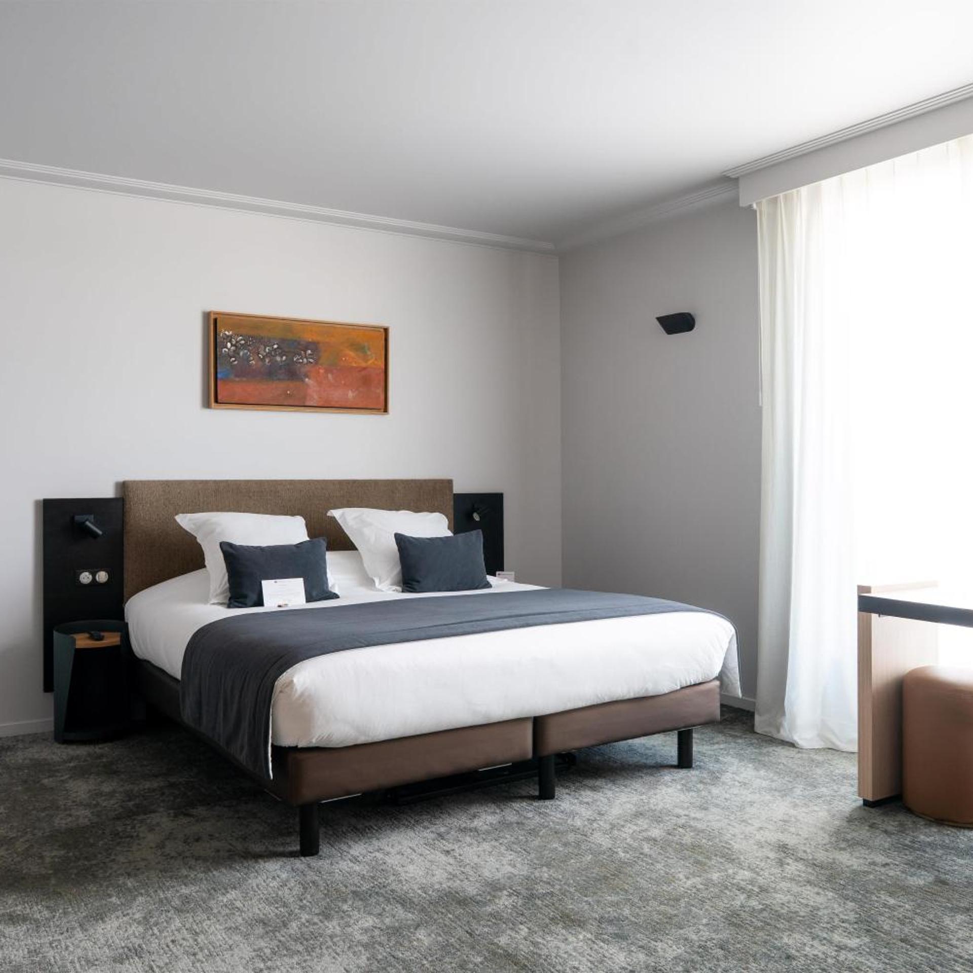 Suite, King Bed, Balcony