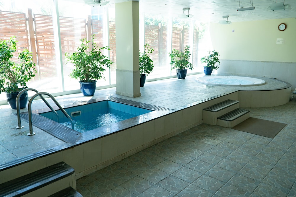 swimming pool spa