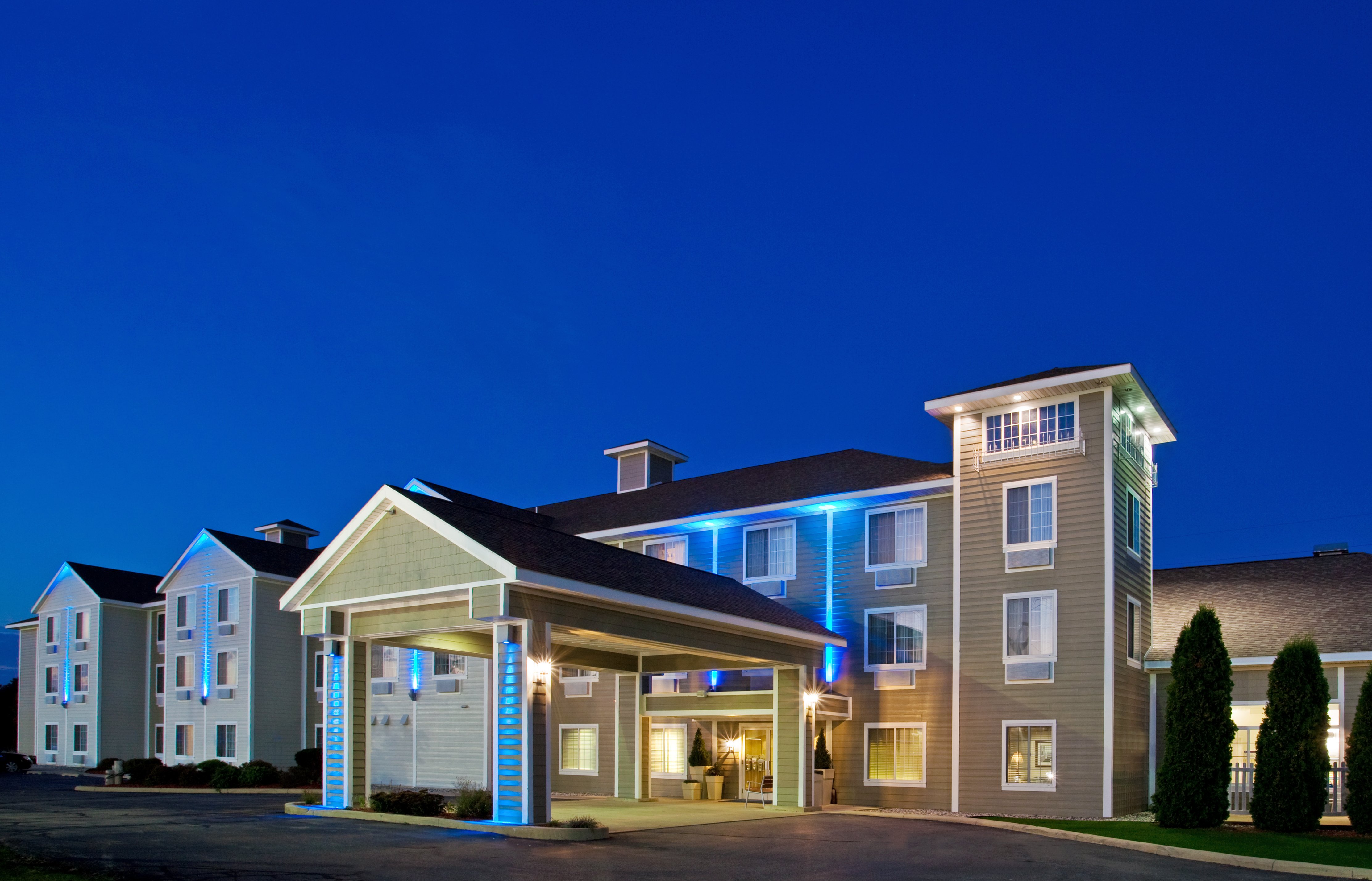 Holiday Inn Express Suites New Buffalo 2/76