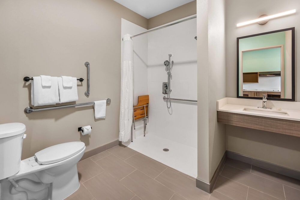 ECHO Suites Extended Stay by Wyndham Colorado Springs Airpt 53/55