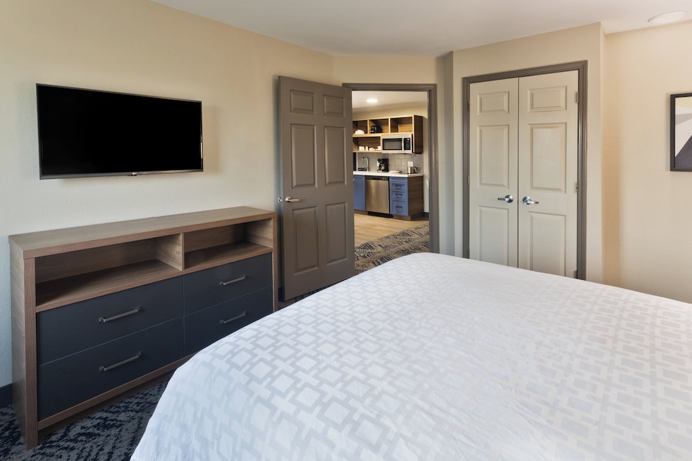 1 BEDROOM, SUITE, ACCESSIBLE