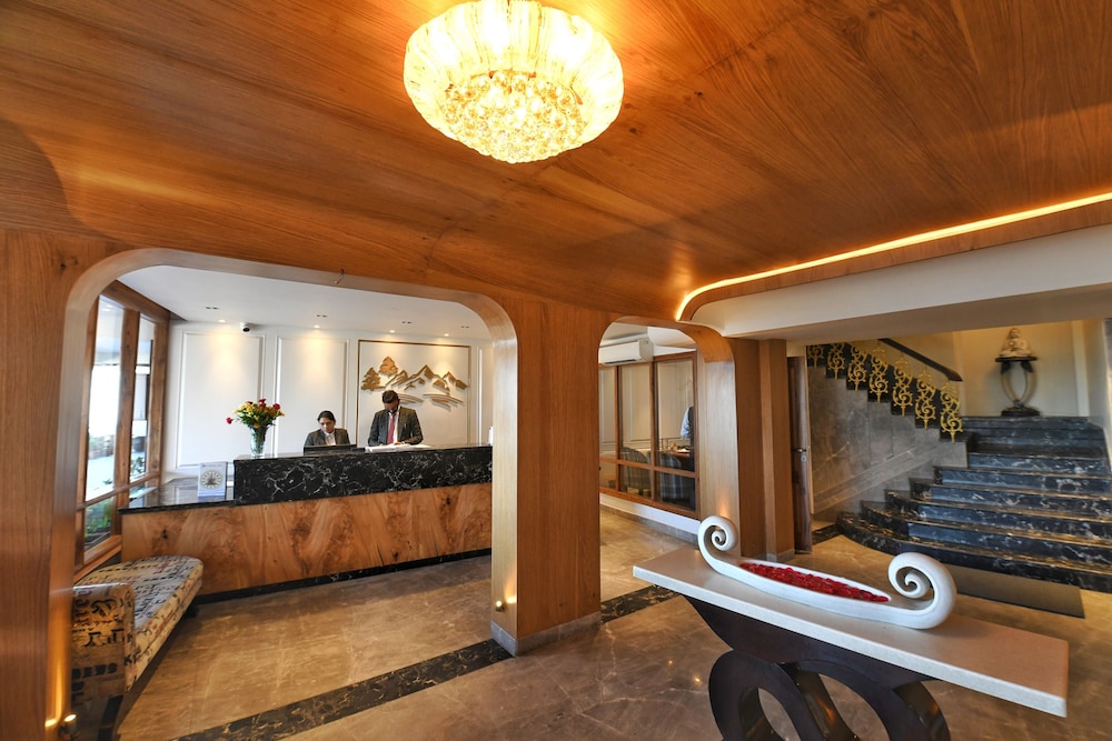 The Cedar Grand Hotel And Spa 8/32