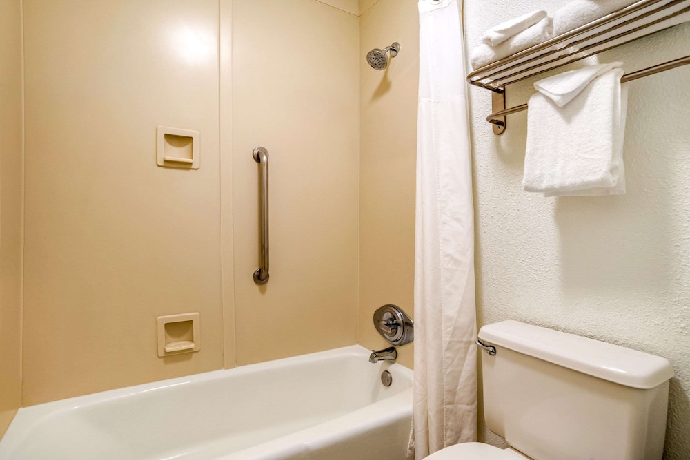 Clarion Inn Conference Center Gonzales, LA 17/41