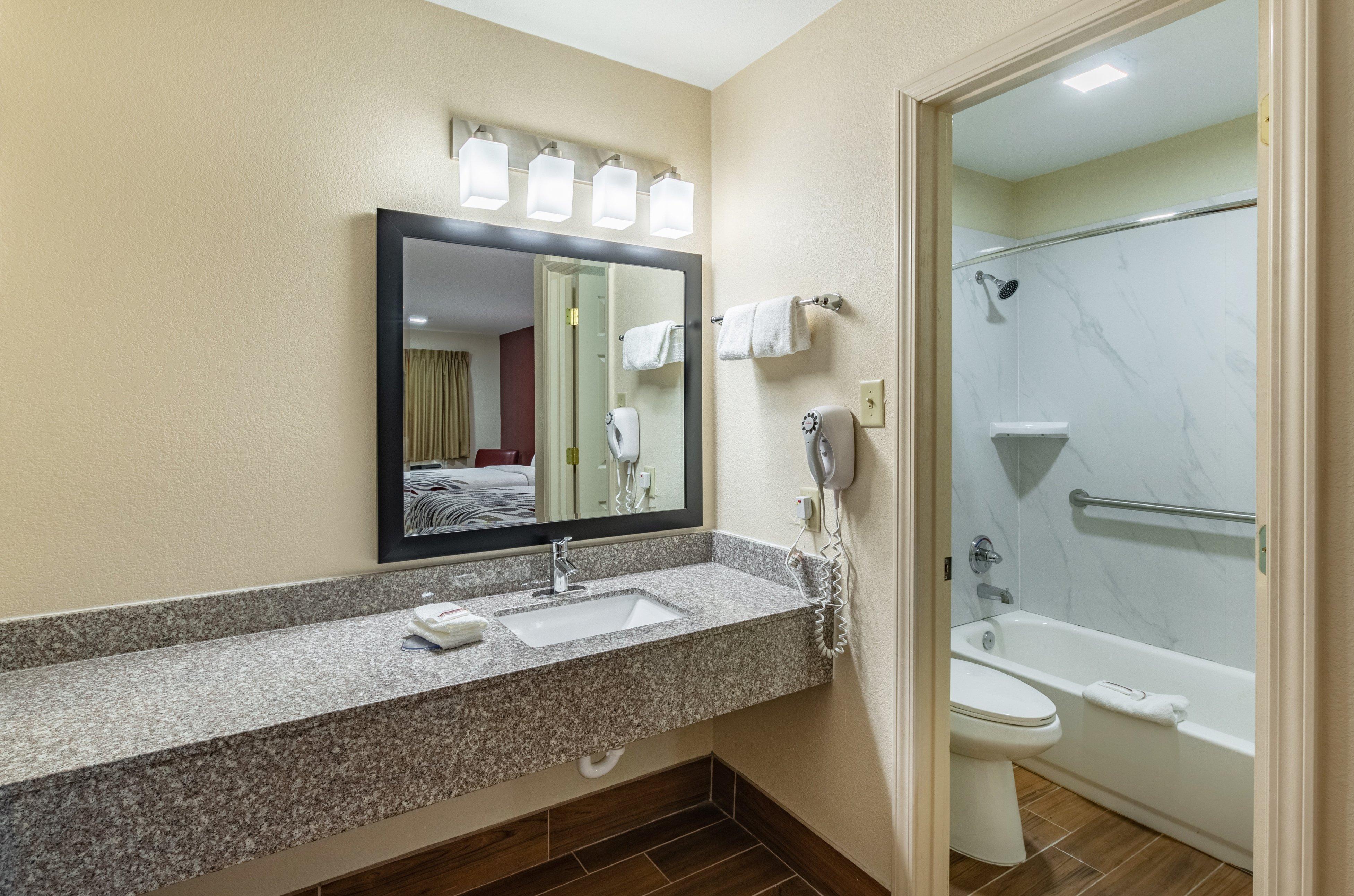 غرفة سوبيريور بسرير مزدوج، Americas Best Value Inn Buffalo Tx 2/2