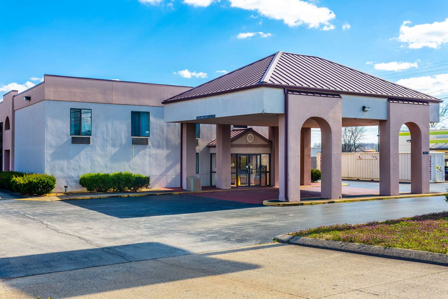 Econo Lodge & Suites Clarksville near Governors Square Mall 24/24