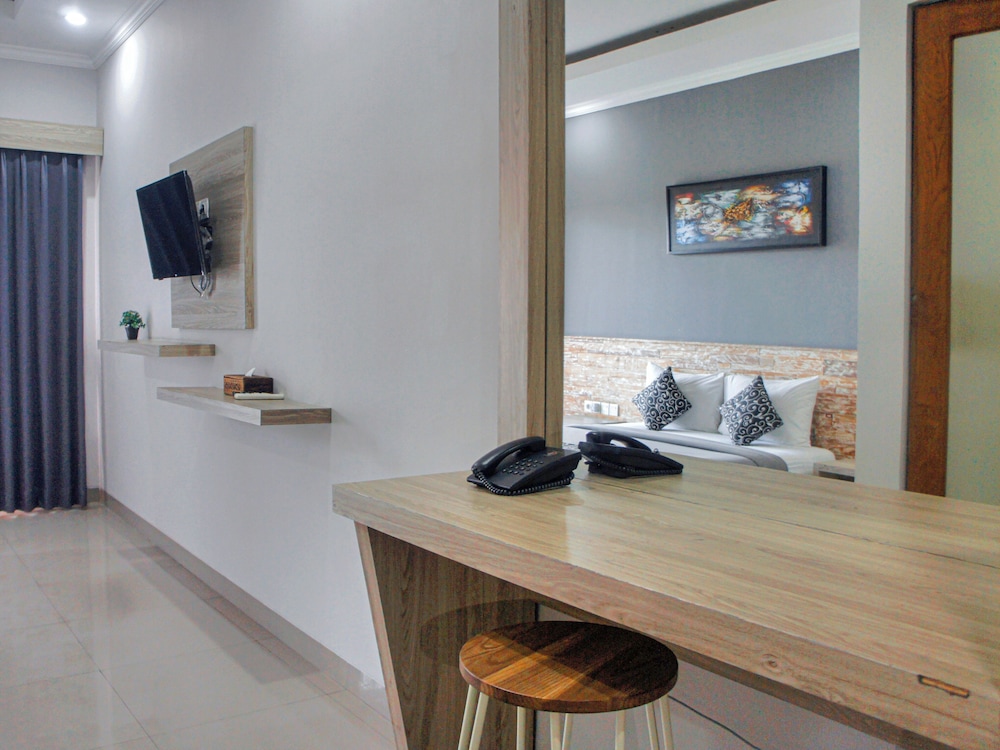 Standard, Queen Bed, D'Sarian Seminyak 9/10